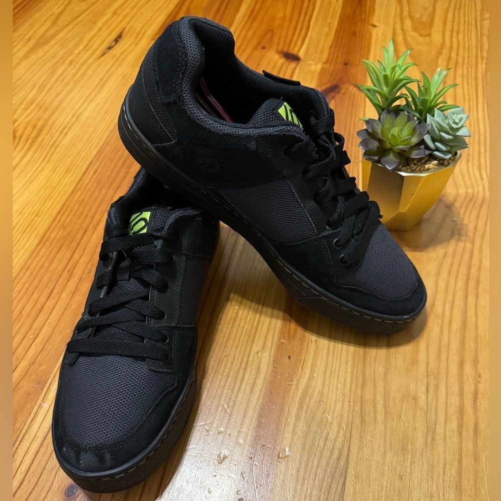 Five Ten Freerider SKU5311 Men's 11.5 Stealth Cycling Sneakers Black w/Lime Trim